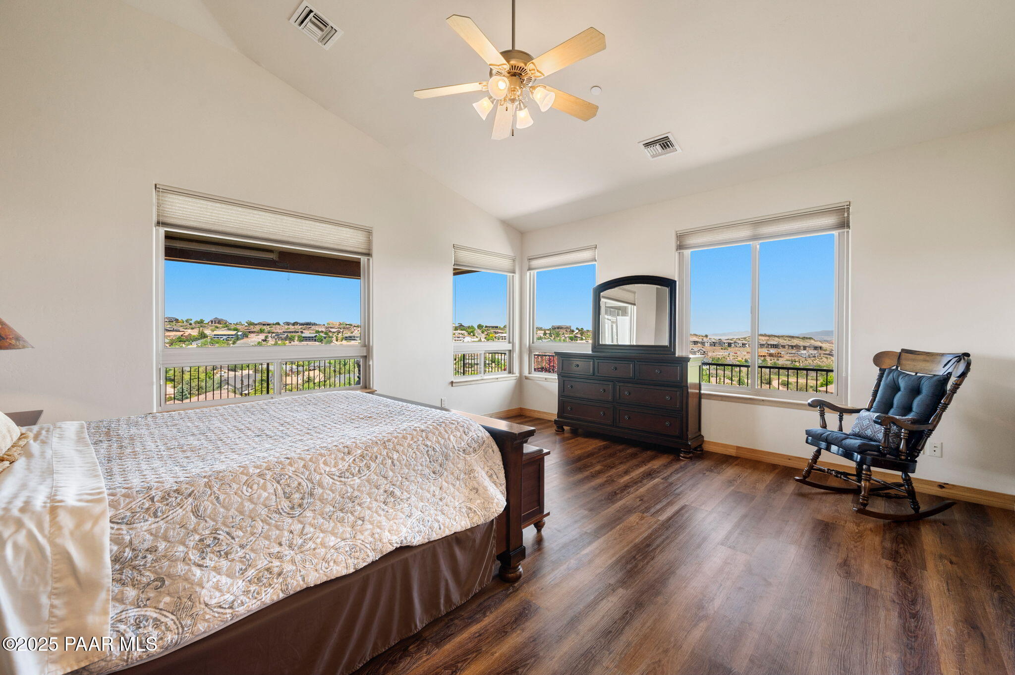 1046 Vantage Point Circle