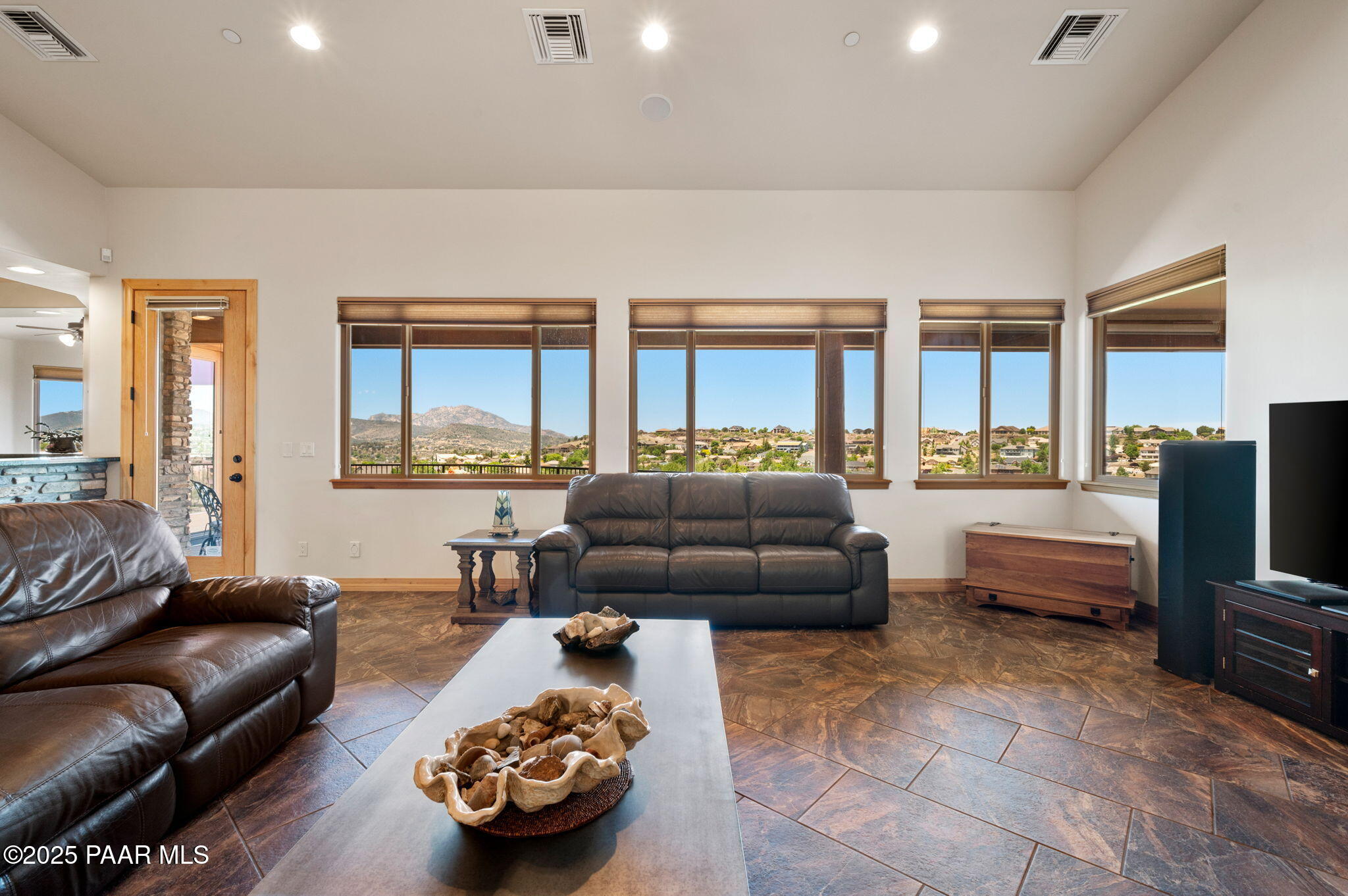1046 Vantage Point Circle