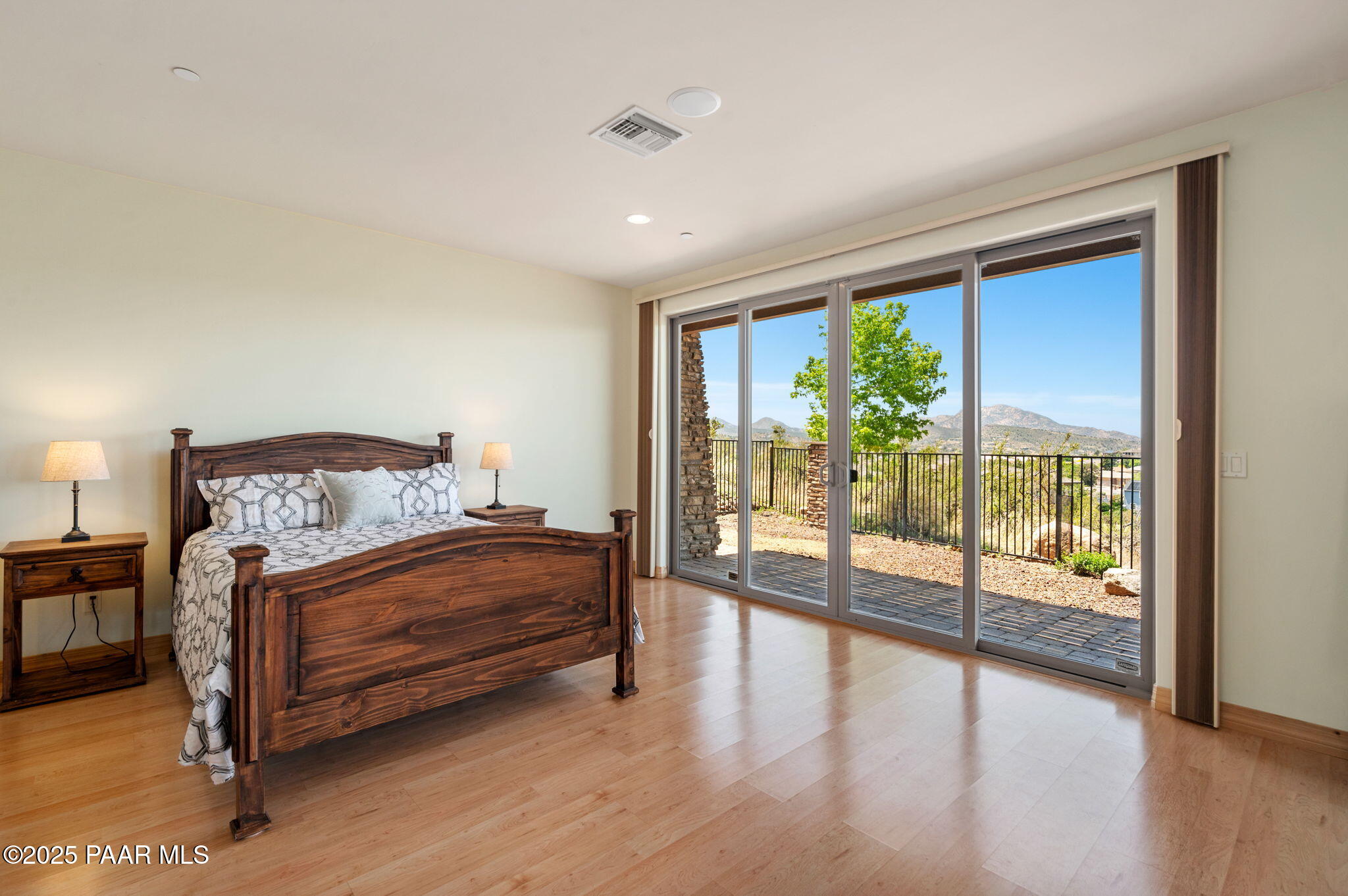 1046 Vantage Point Circle