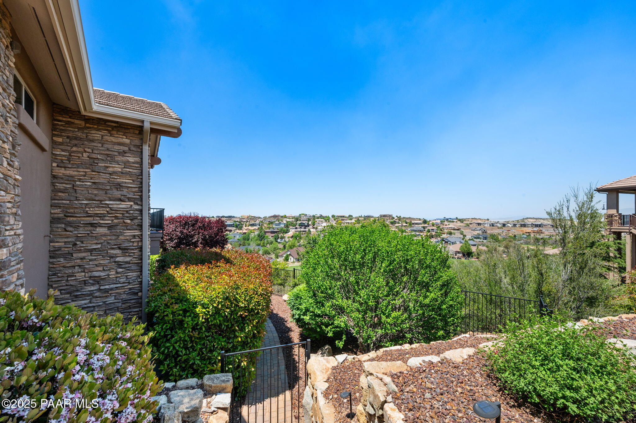 1046 Vantage Point Circle