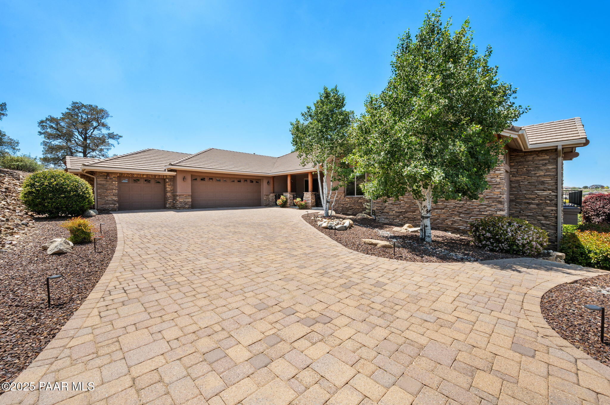 1046 Vantage Point Circle