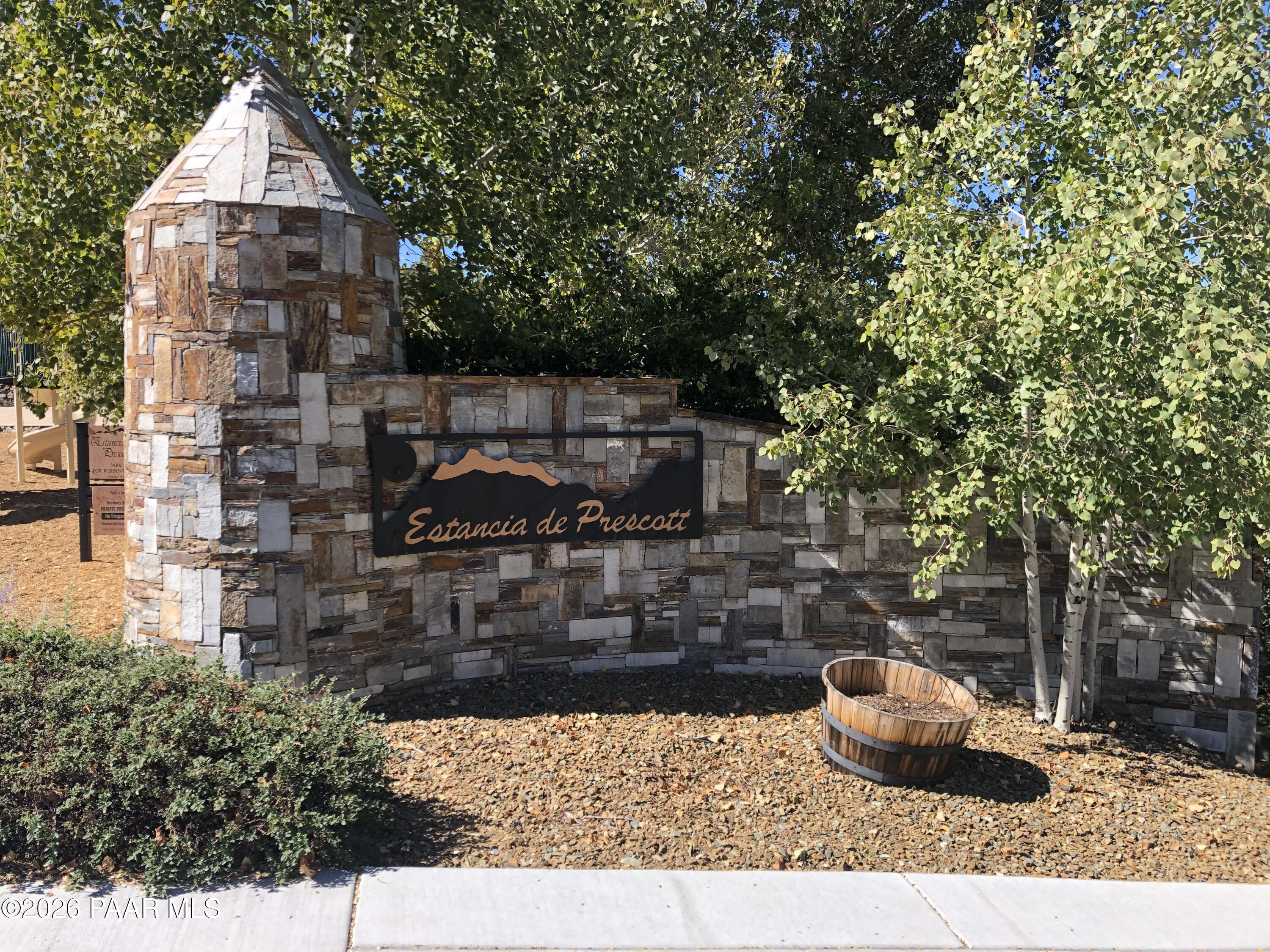 152 & 154 E Soaring Avenue