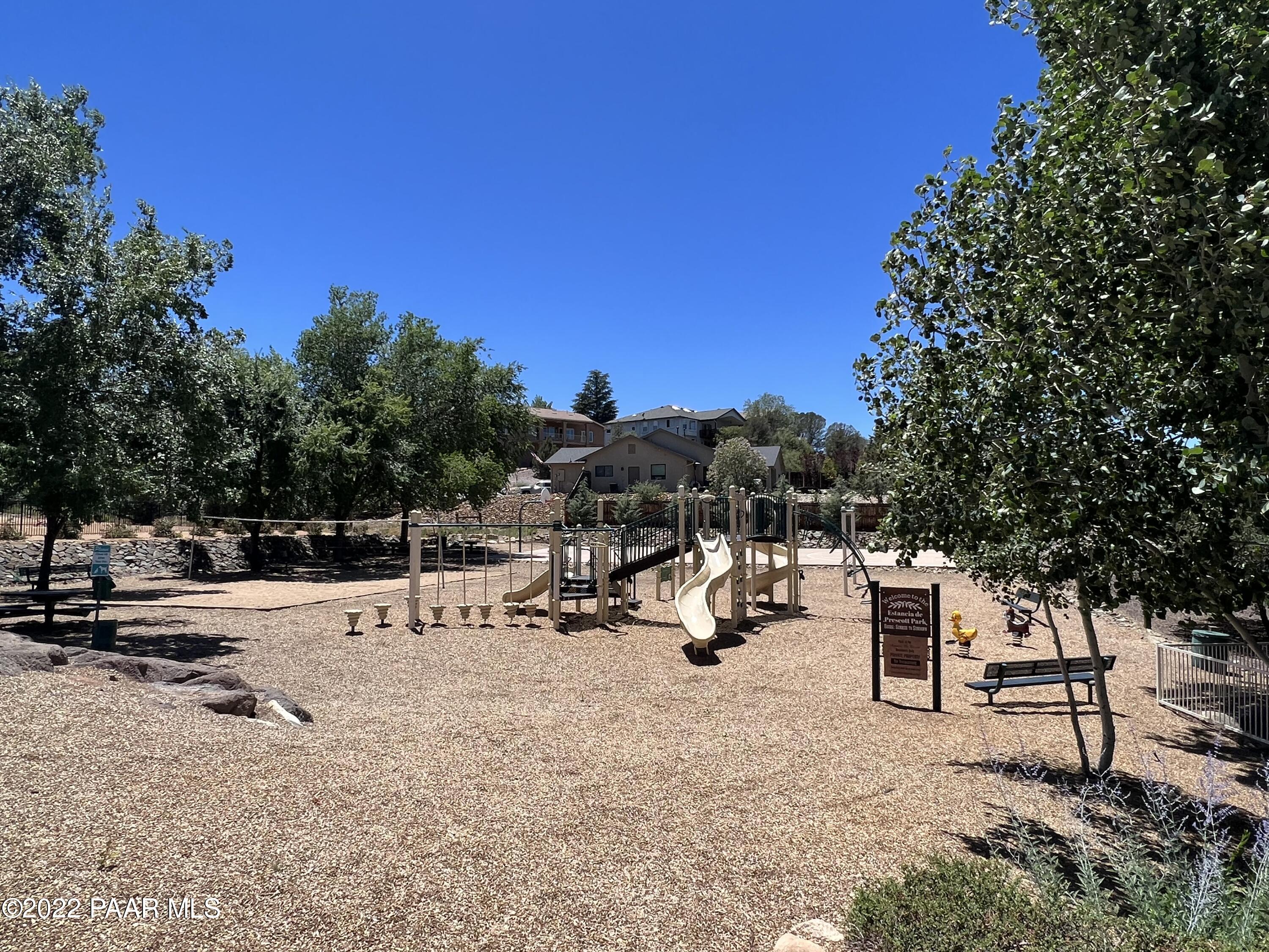 152 & 154 E Soaring Avenue