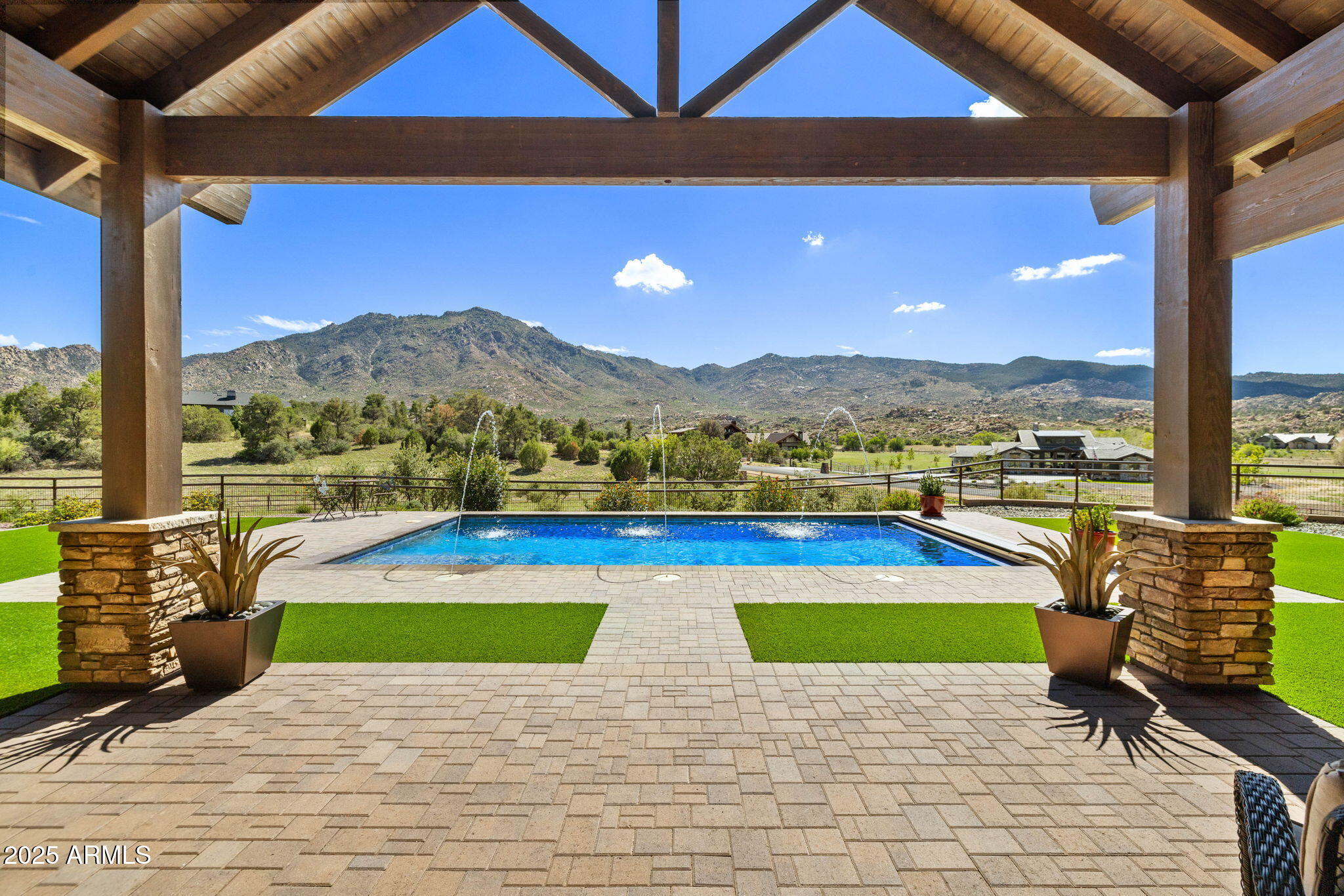 8815 N CALLAHAN Road