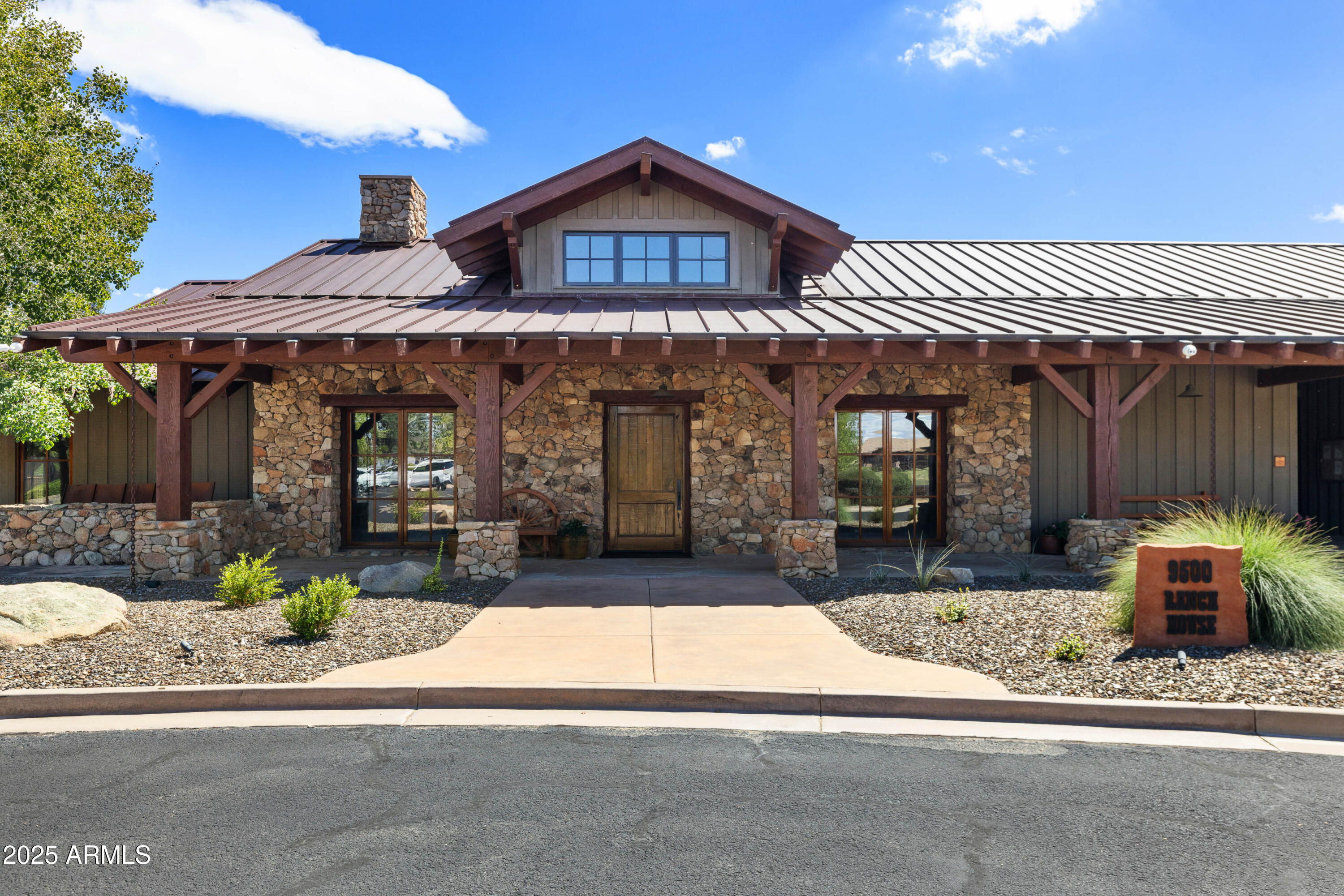 8815 N CALLAHAN Road