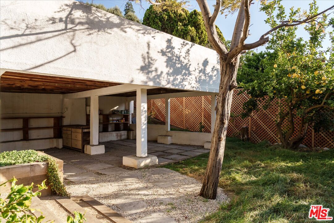 3135 Isabel Dr