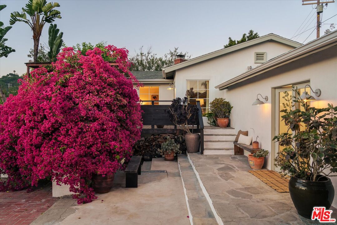 3135 Isabel Dr
