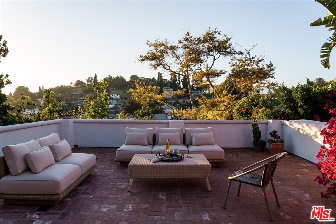 3135 Isabel Dr