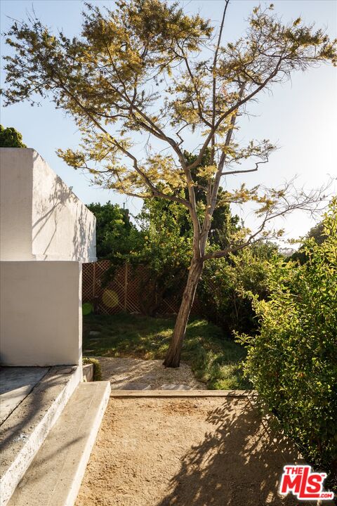 3135 Isabel Dr