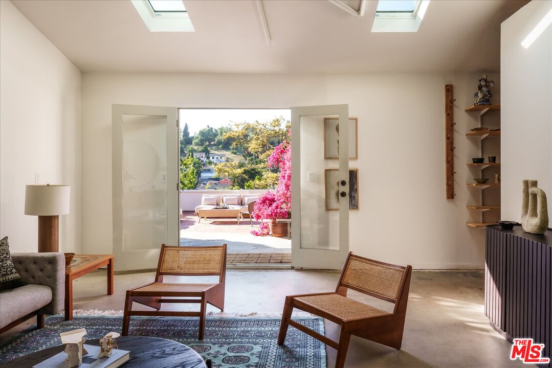 3135 Isabel Dr