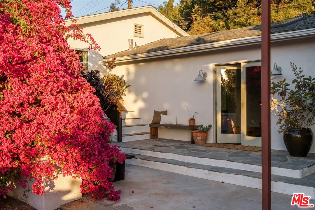 3135 Isabel Dr