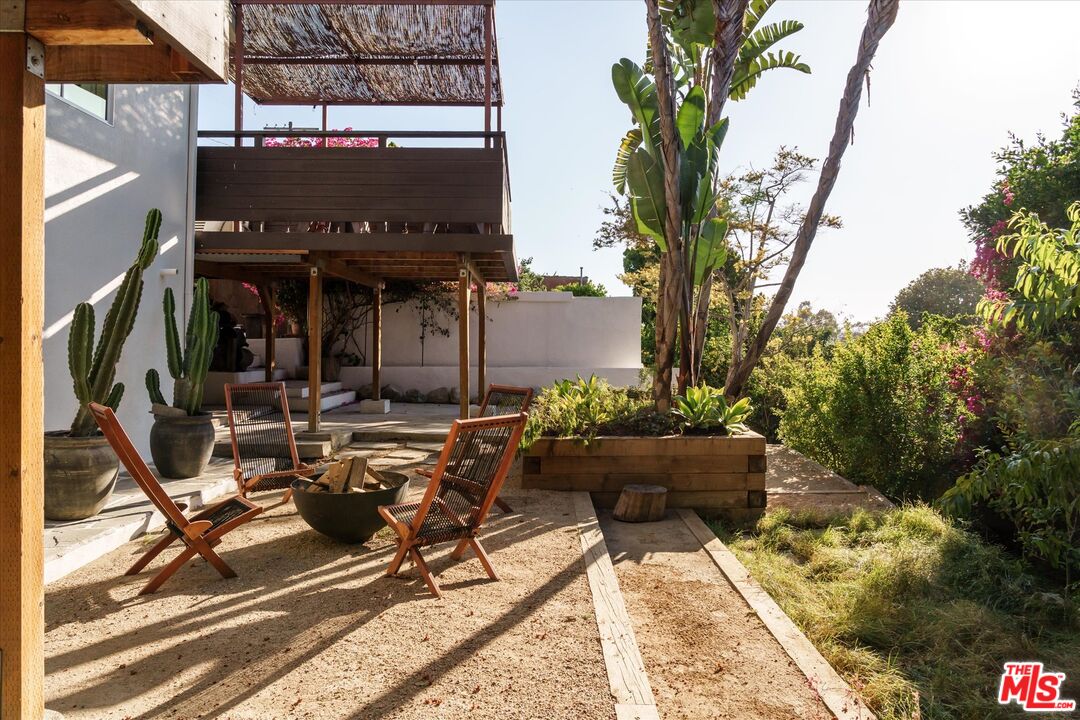 3135 Isabel Dr