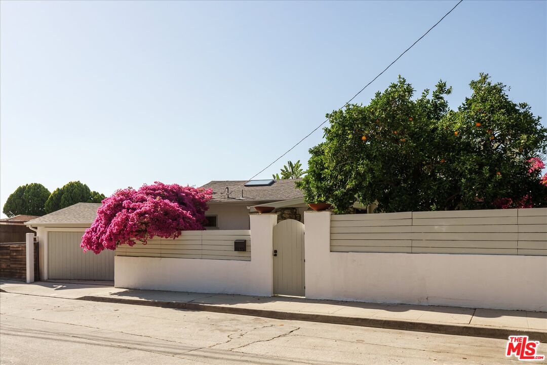 3135 Isabel Dr