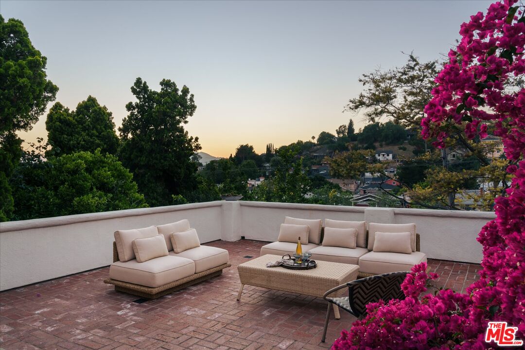 3135 Isabel Dr