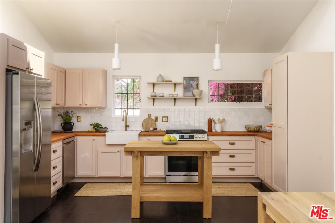 3135 Isabel Dr