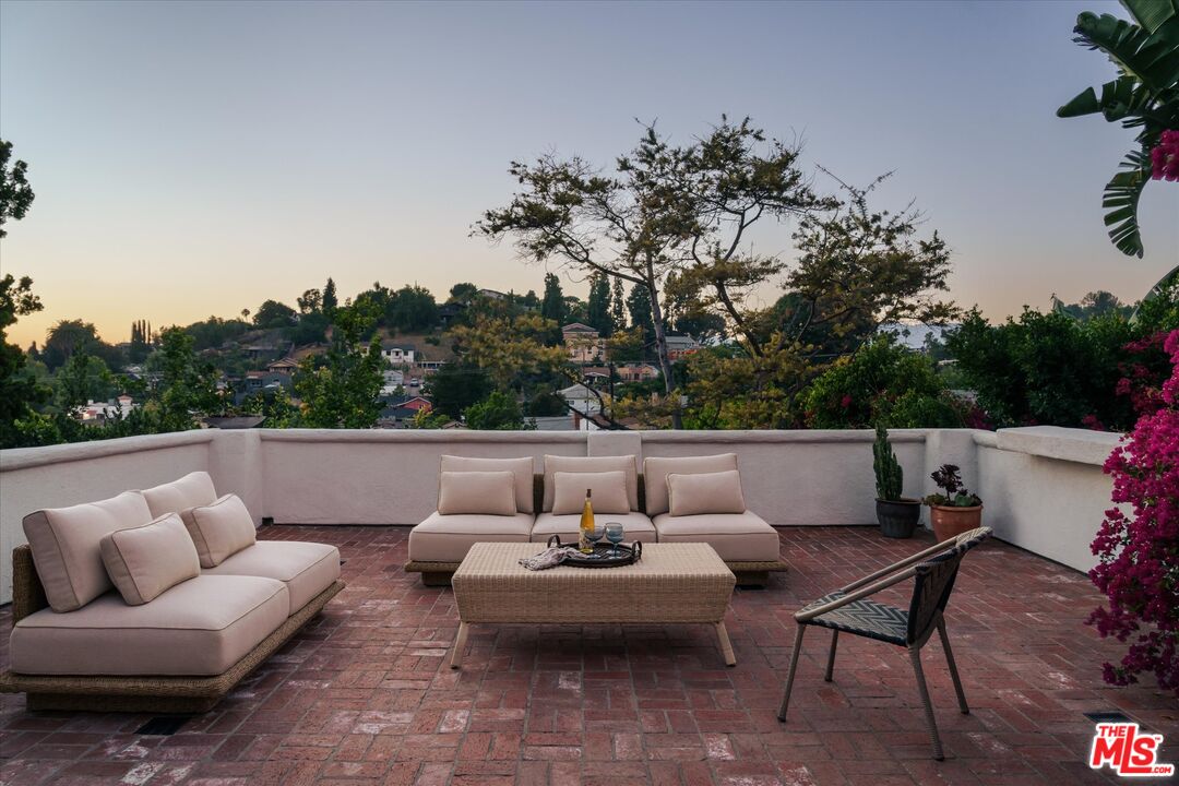 3135 Isabel Dr