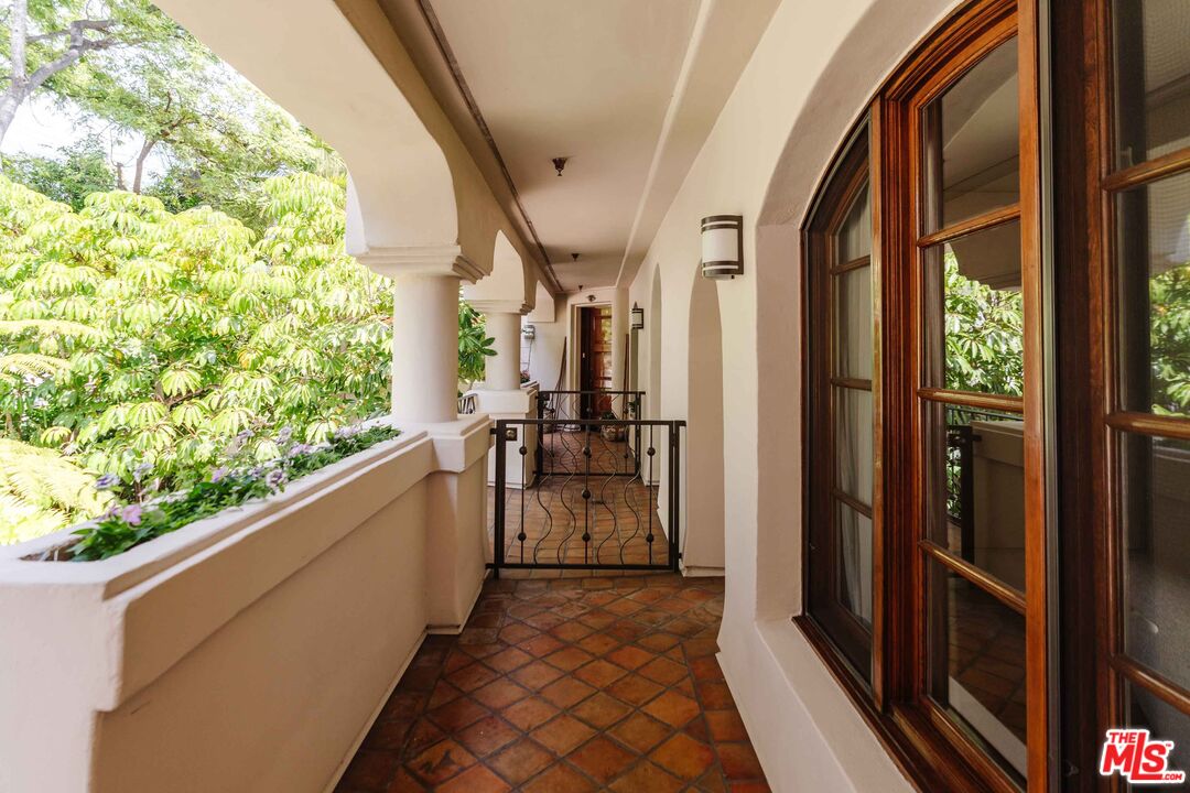 9024 Cynthia St Unit: 204