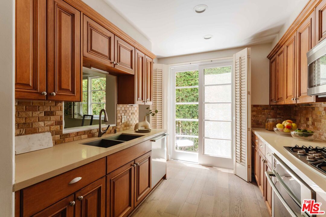 9024 Cynthia St Unit: 204