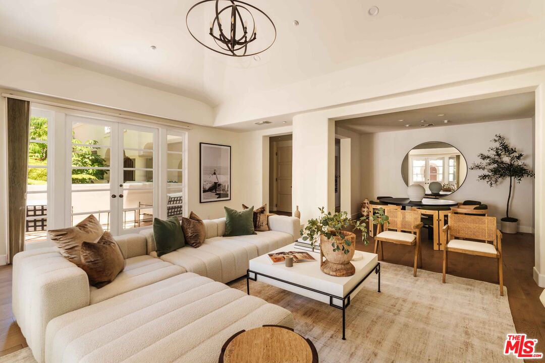 9024 Cynthia St Unit: 204
