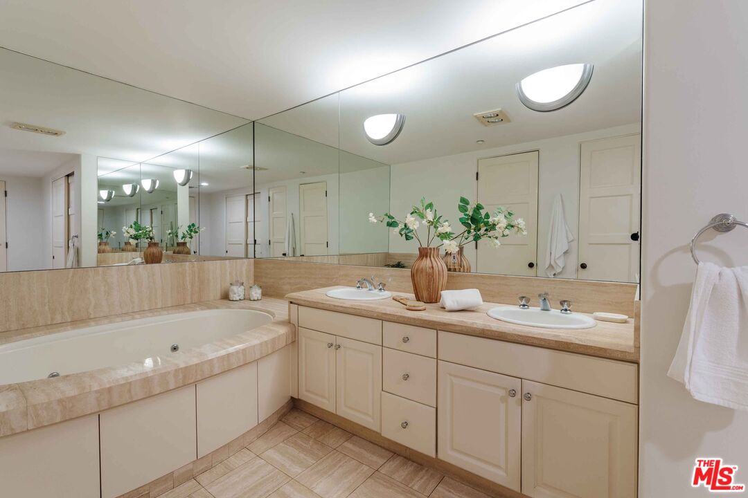 9024 Cynthia St Unit: 204