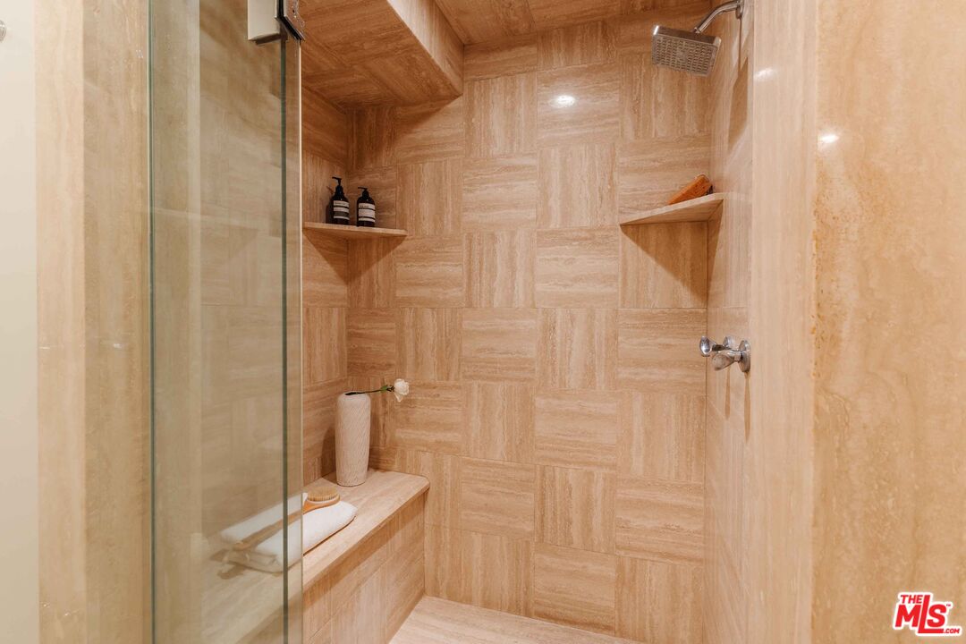 9024 Cynthia St Unit: 204