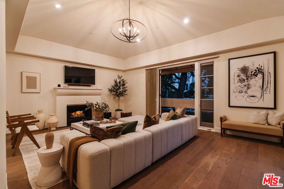 9024 Cynthia St Unit: 204