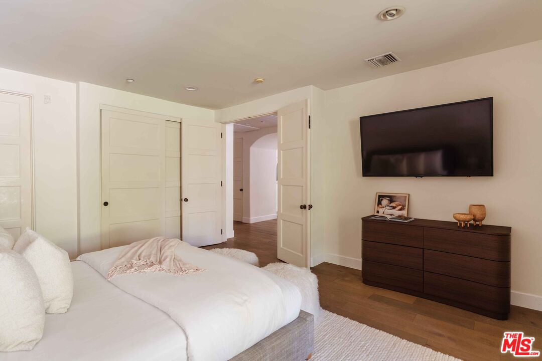 9024 Cynthia St Unit: 204