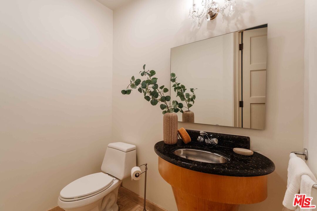 9024 Cynthia St Unit: 204