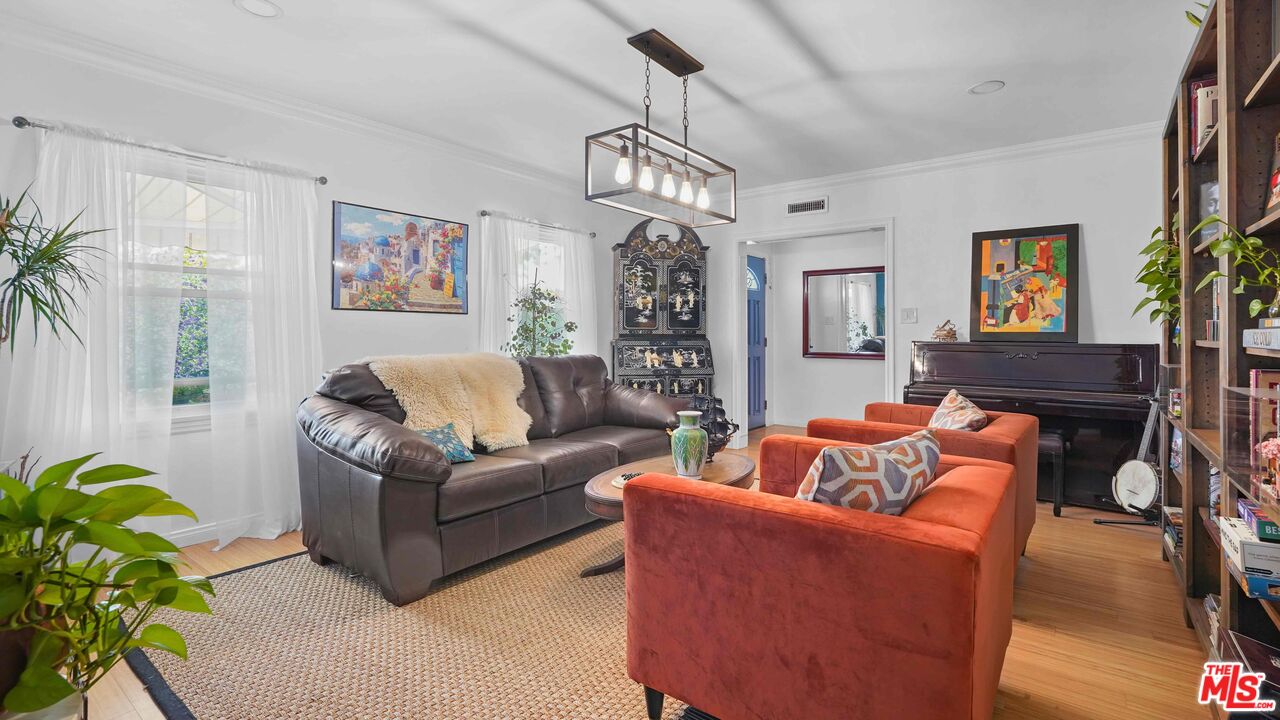 3801 Sutro Ave