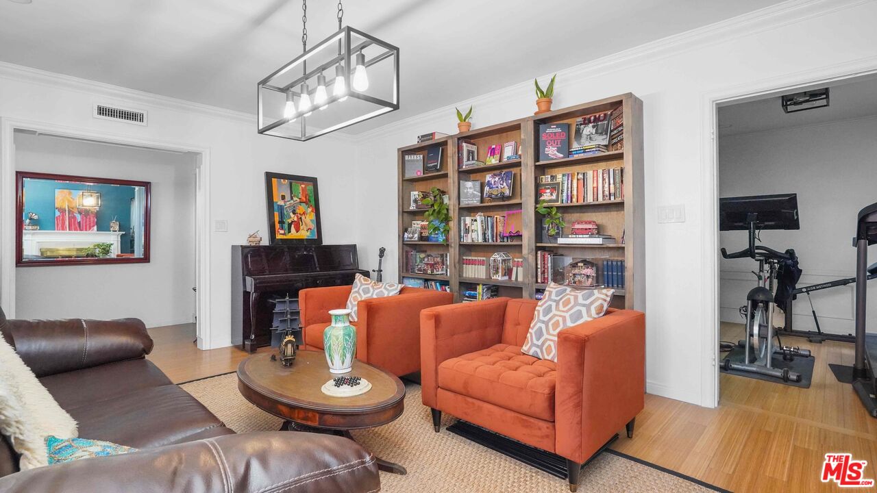 3801 Sutro Ave