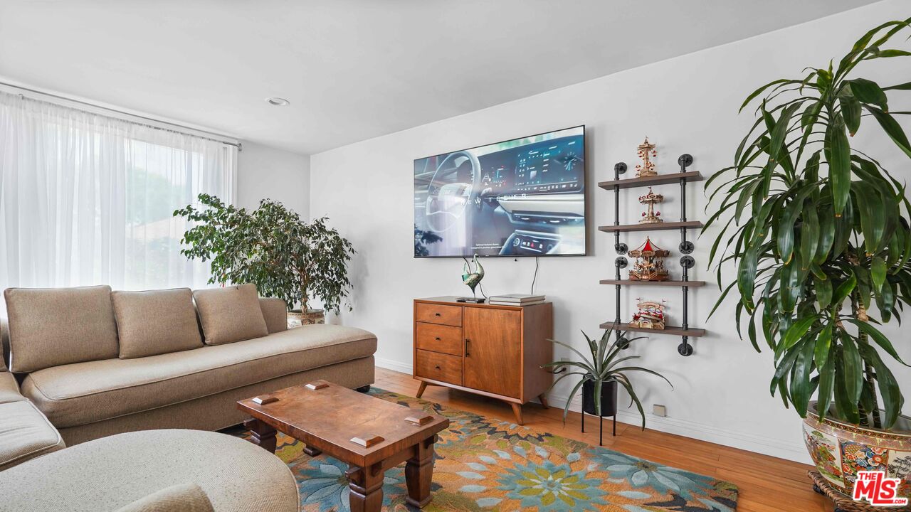 3801 Sutro Ave
