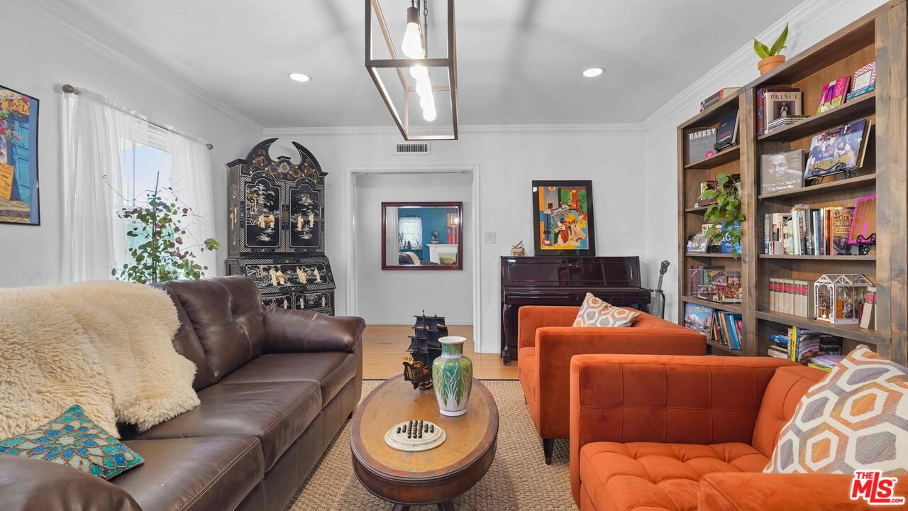 3801 Sutro Ave