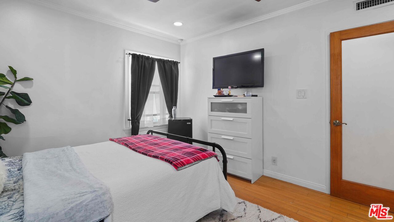 3801 Sutro Ave
