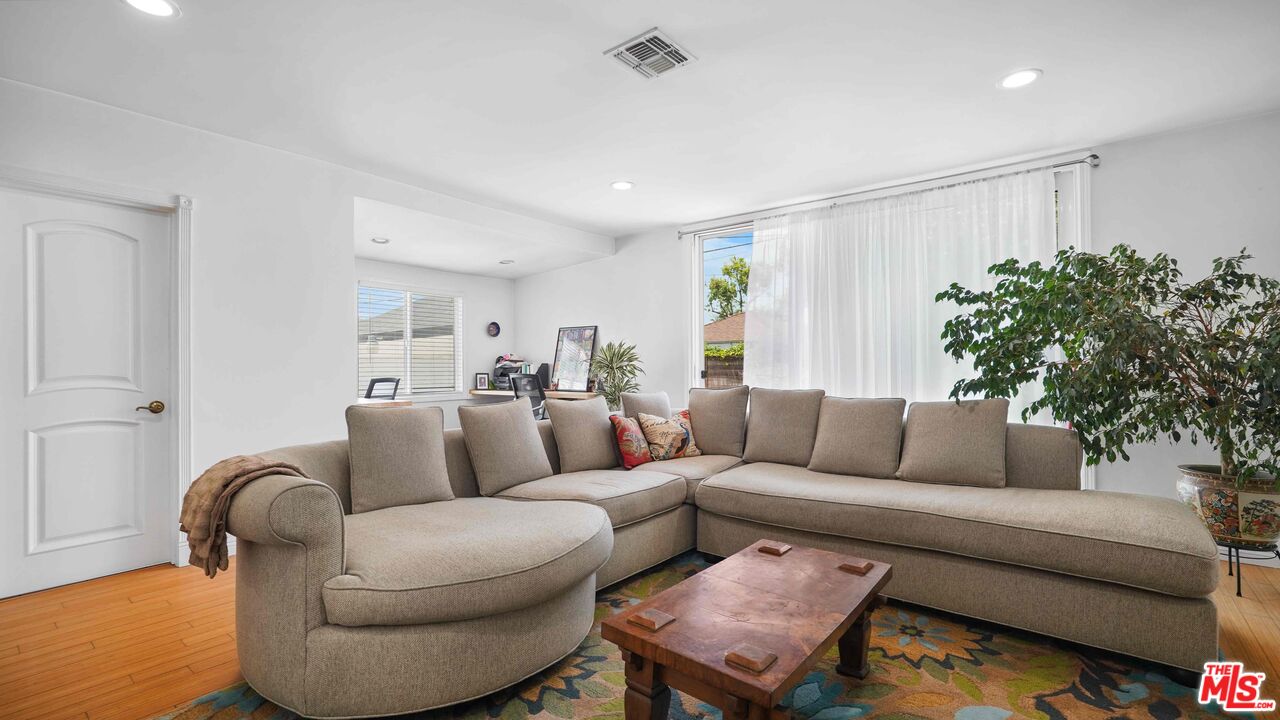3801 Sutro Ave