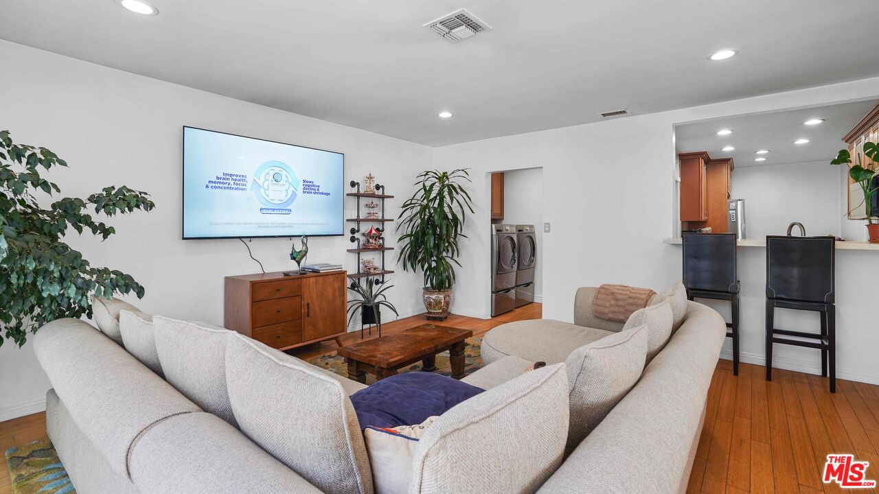 3801 Sutro Ave