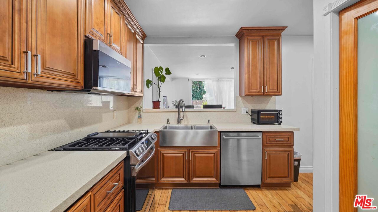3801 Sutro Ave