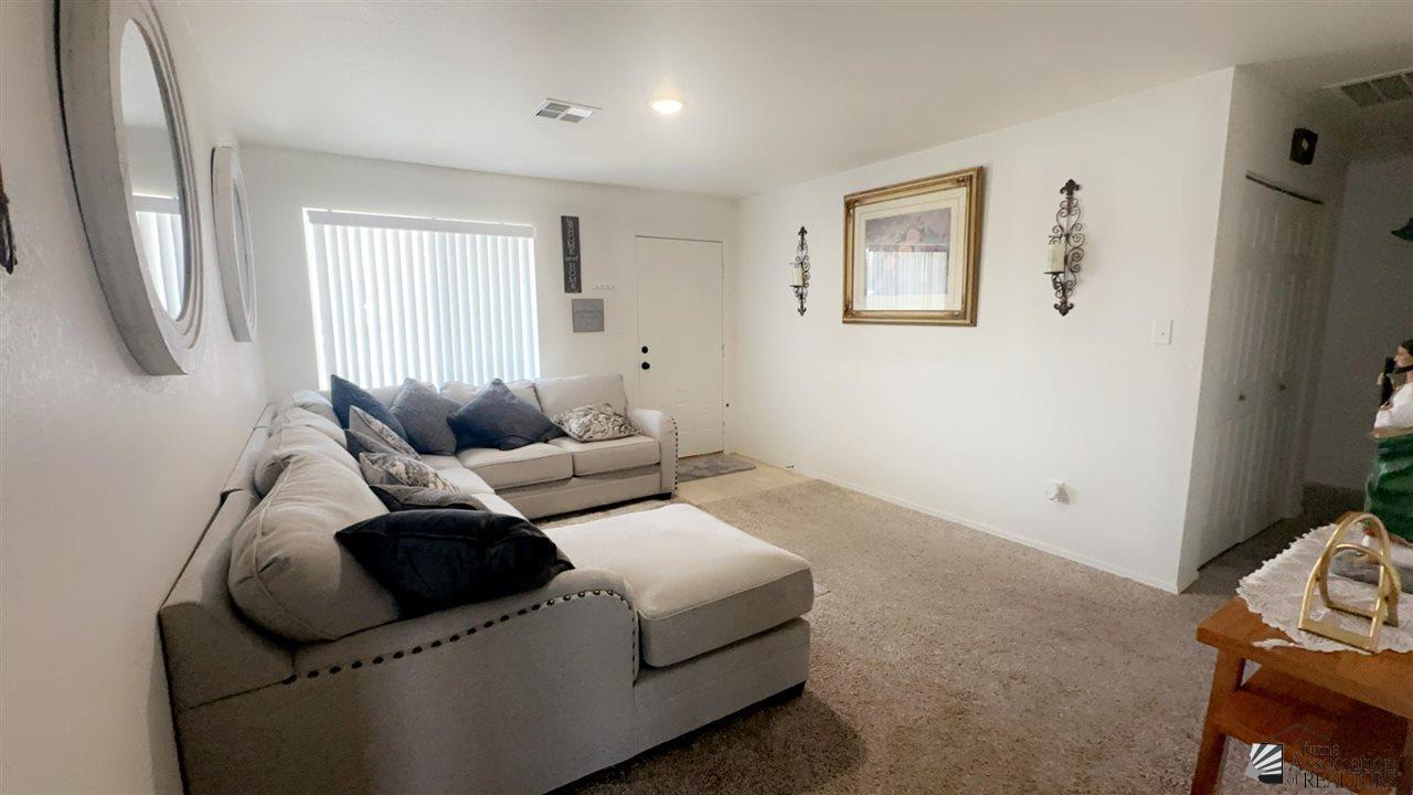 7594 E 42 Ln