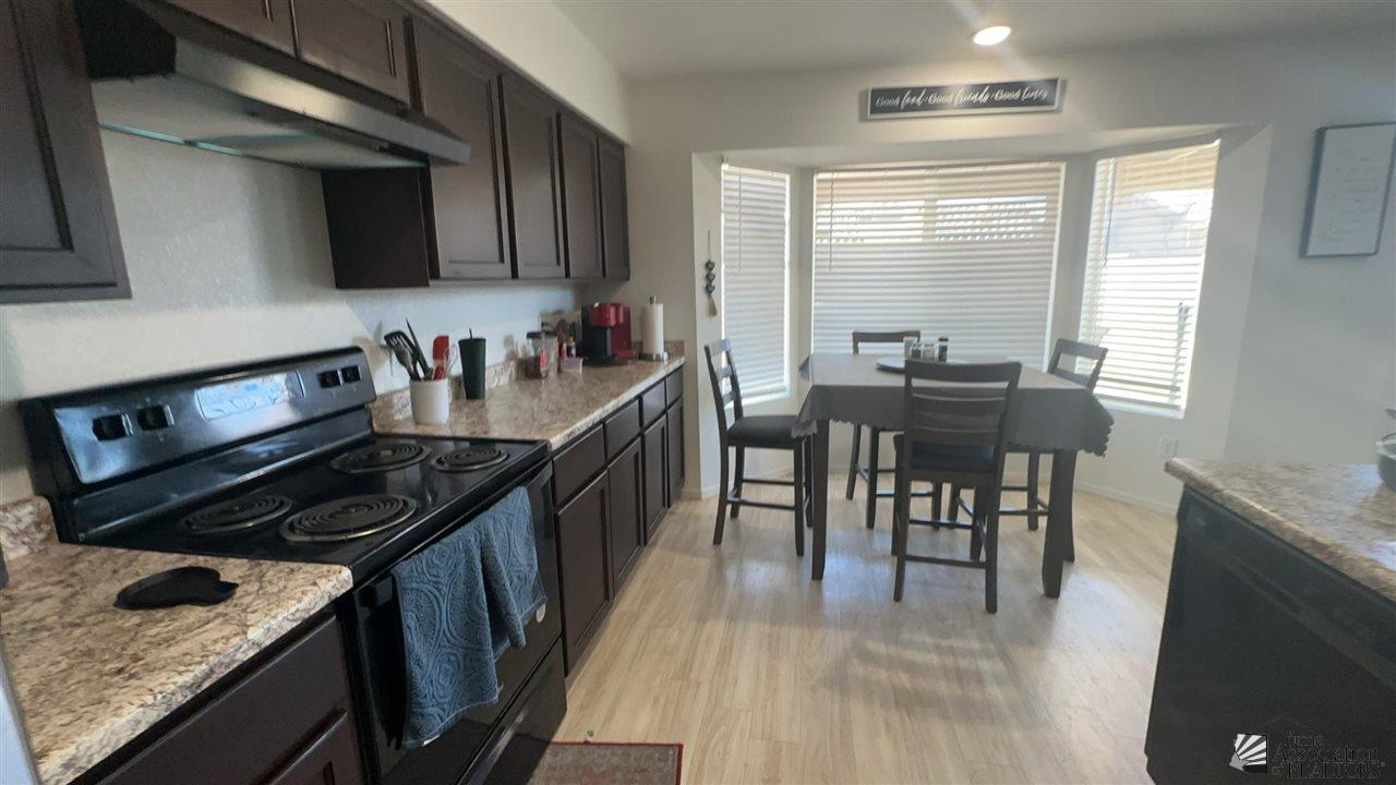 7594 E 42 Ln