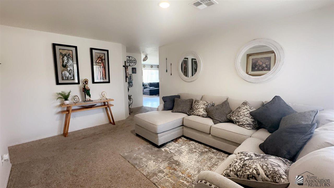 7594 E 42 Ln