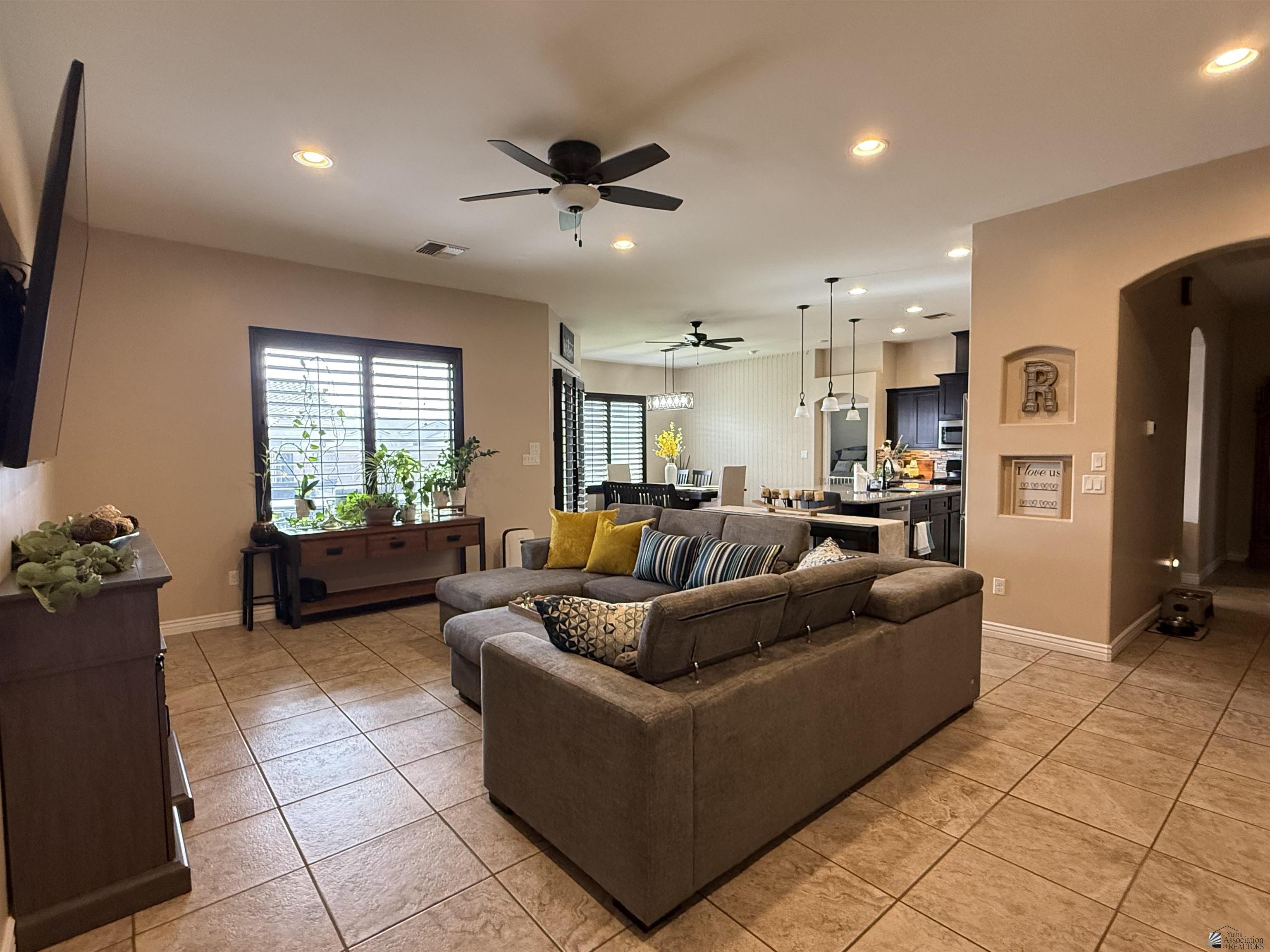 10163 E 38 Ln