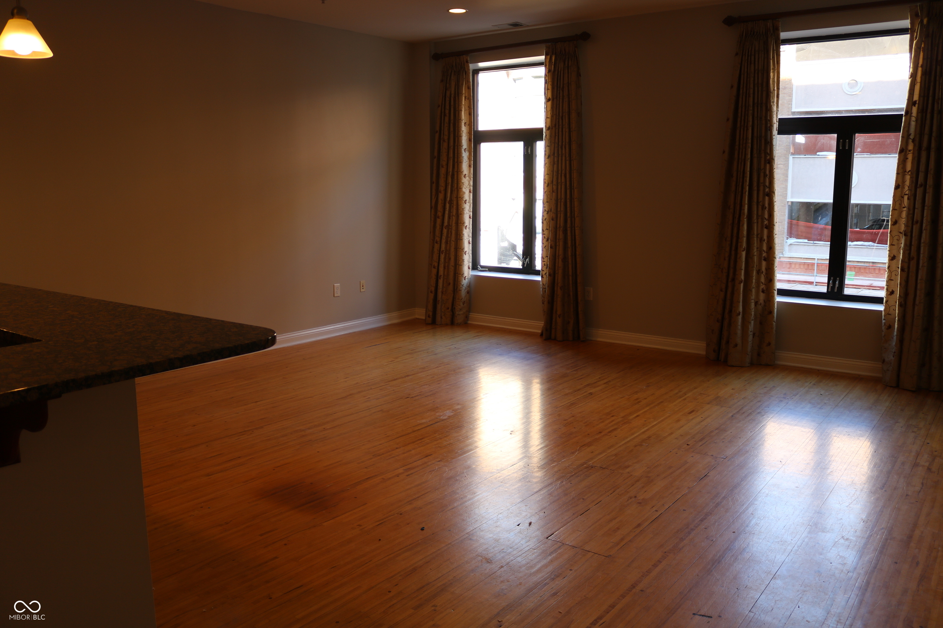350 N Meridian Street Unit: UNIT A302