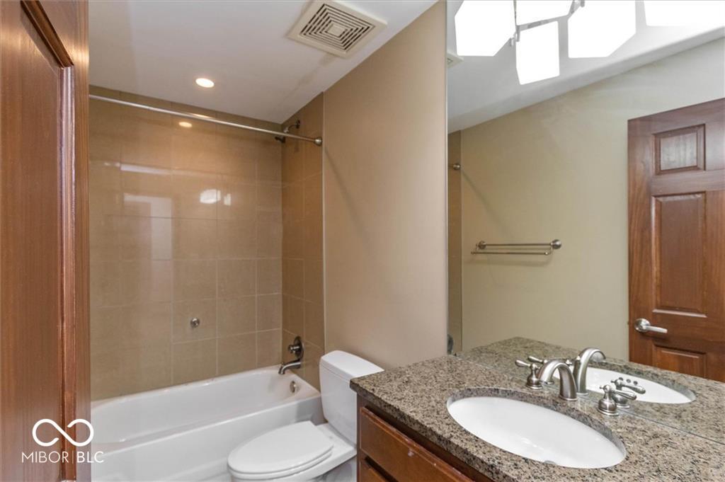 1529 Alabama Street N Unit: H