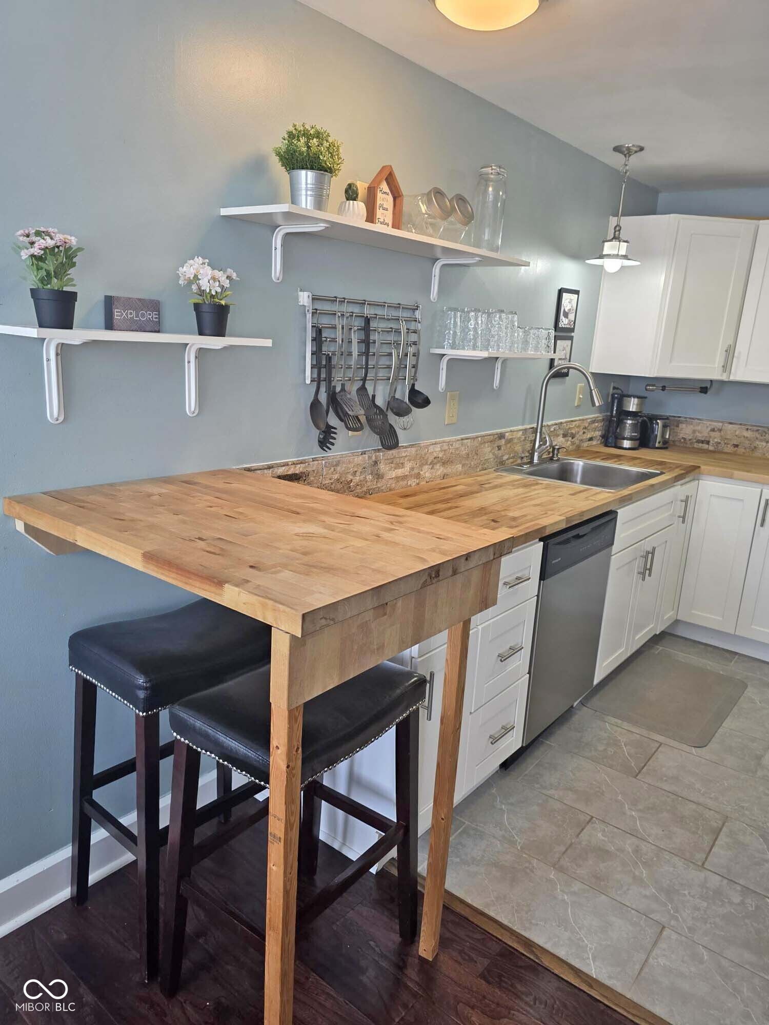 230 E 9th Street E Unit: 411