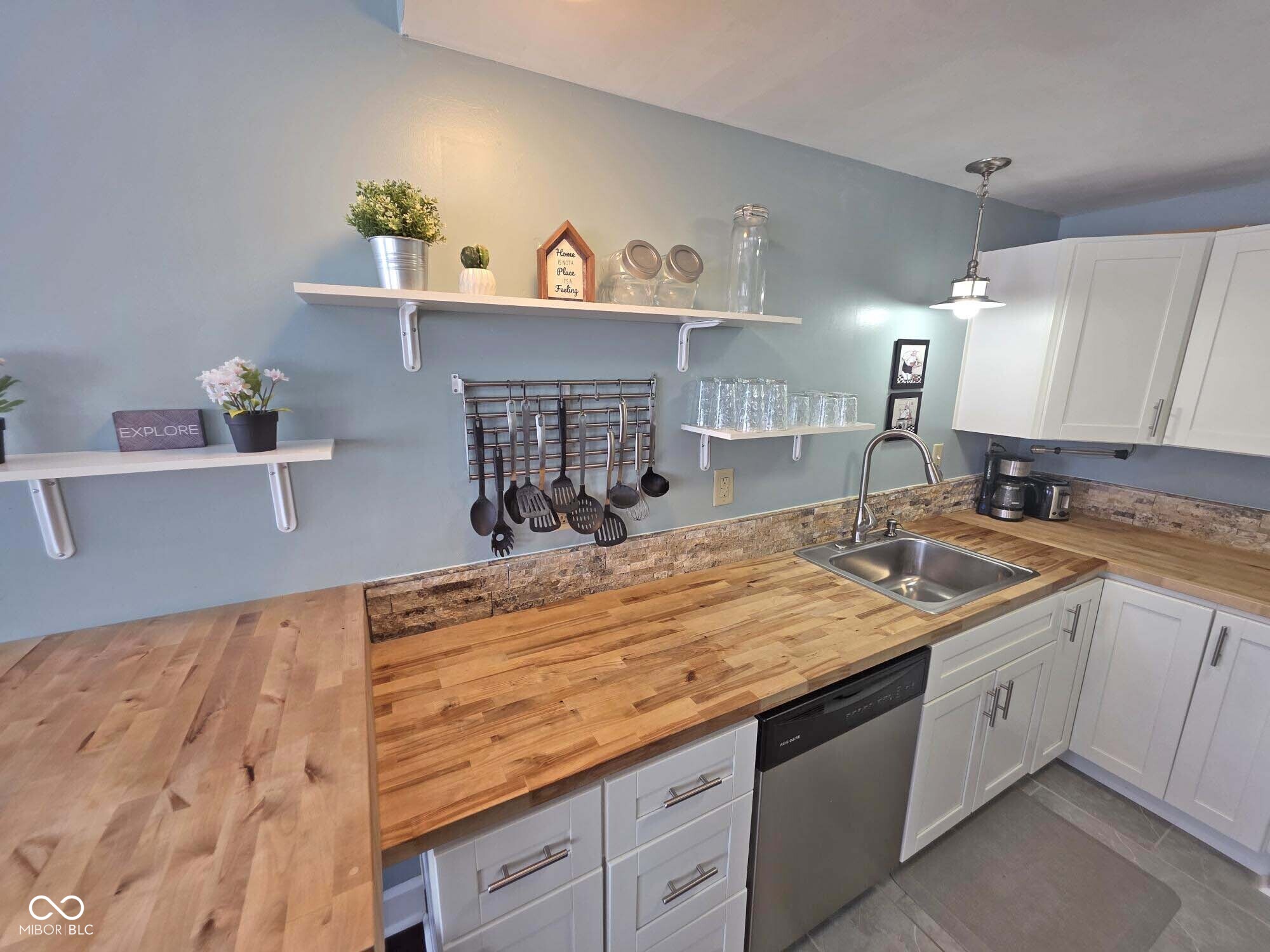 230 E 9th Street E Unit: 411