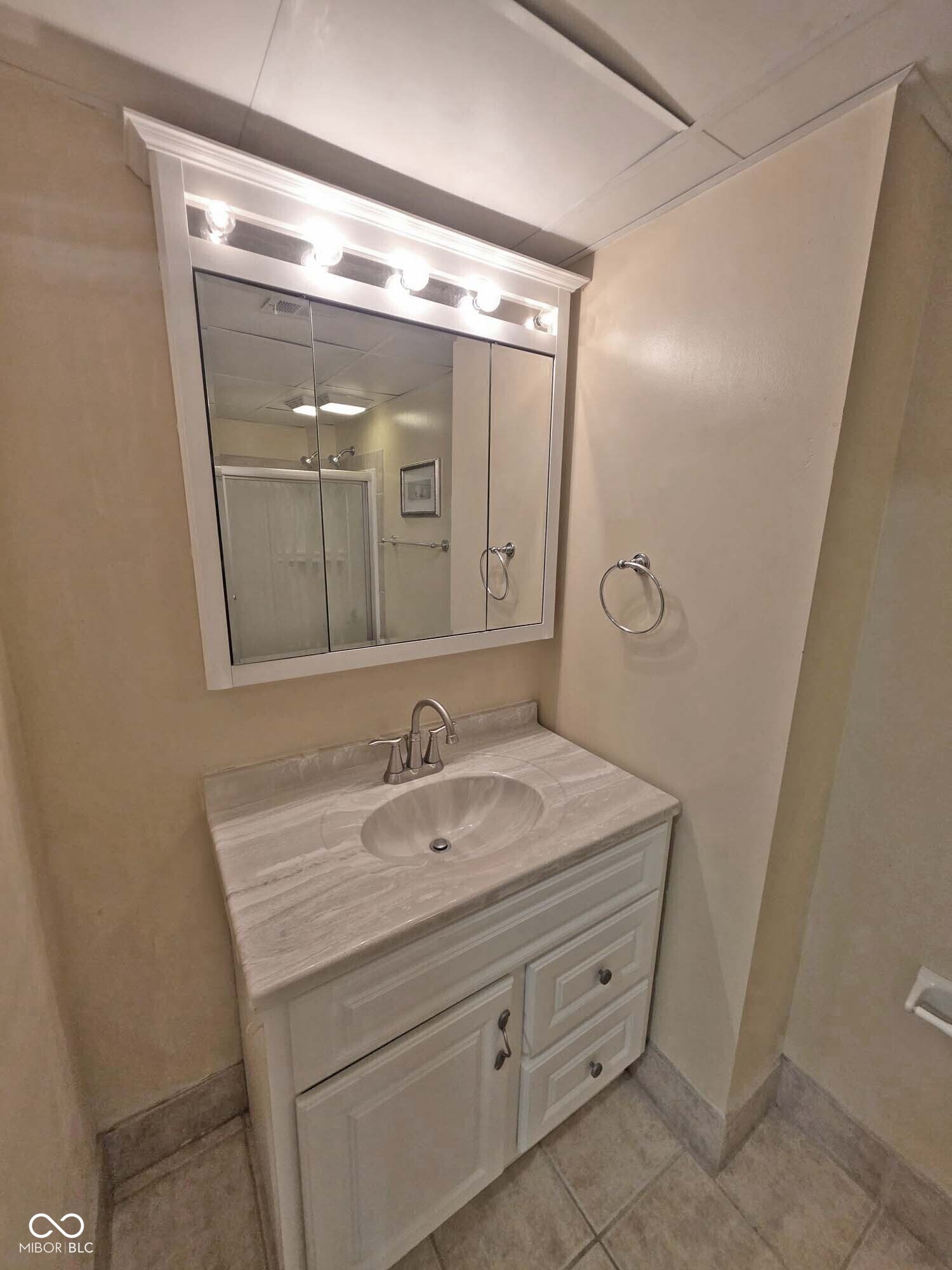 230 E 9th Street E Unit: 411