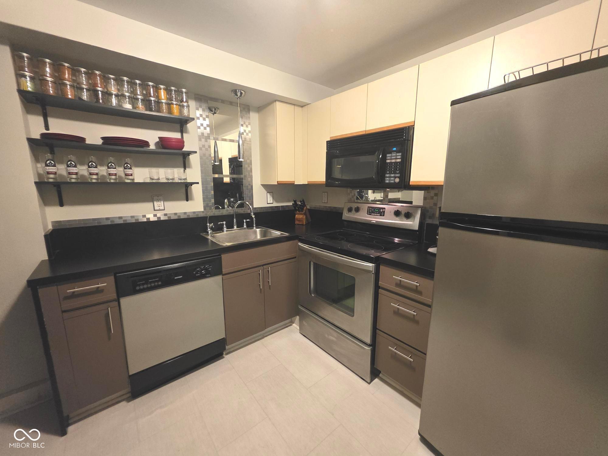 230 E 9th Street Unit: 111