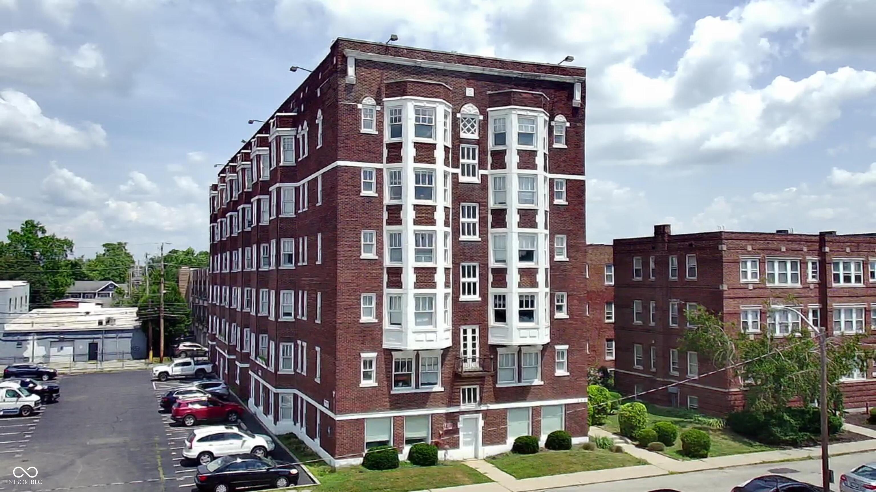 230 E 9th Street Unit: 111