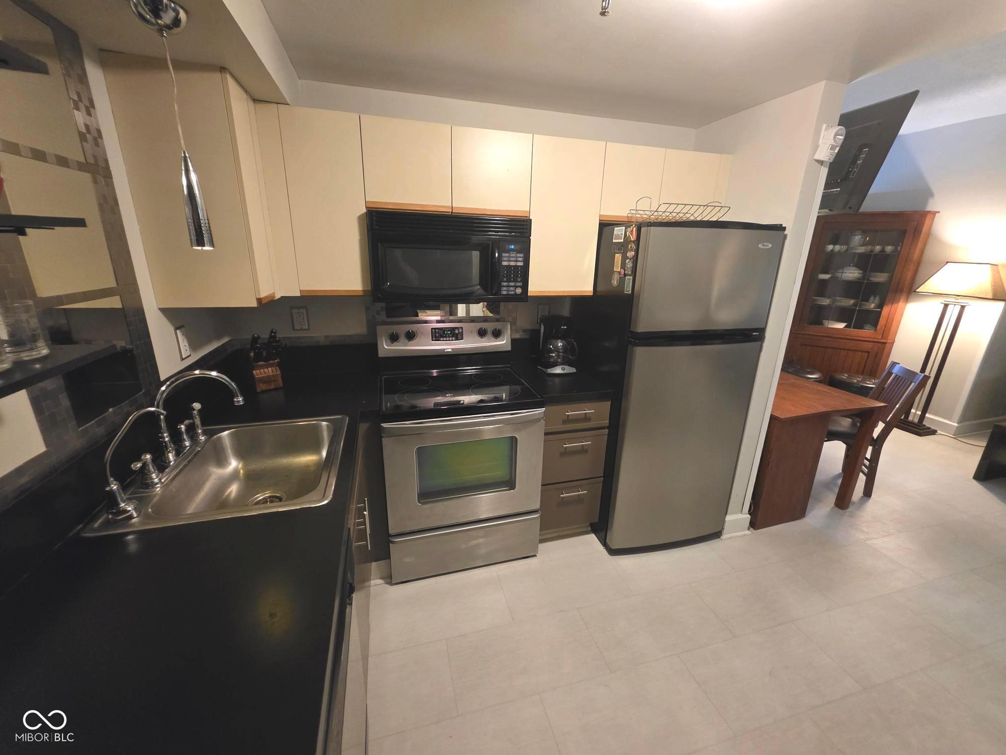 230 E 9th Street Unit: 111