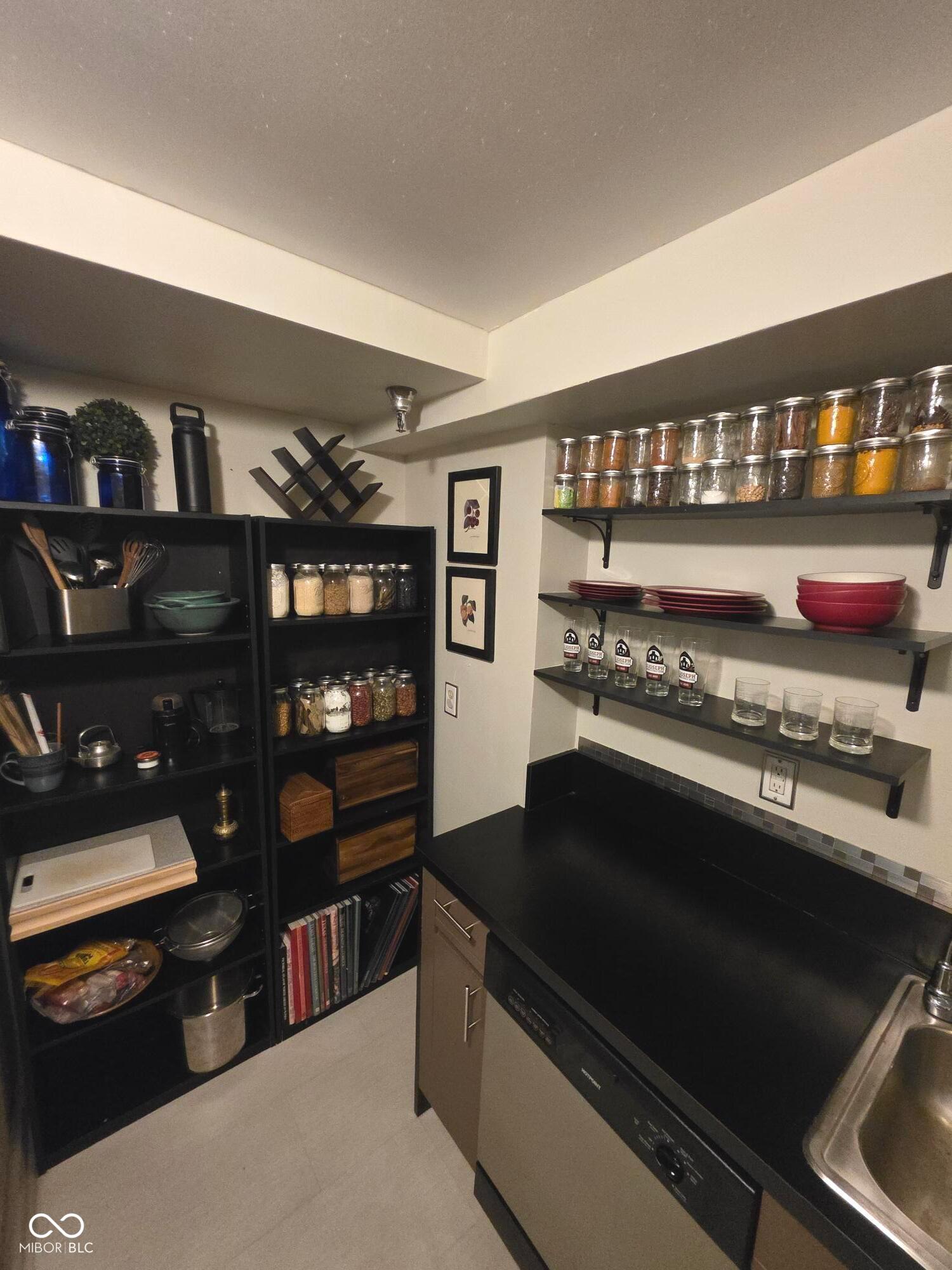 230 E 9th Street Unit: 111
