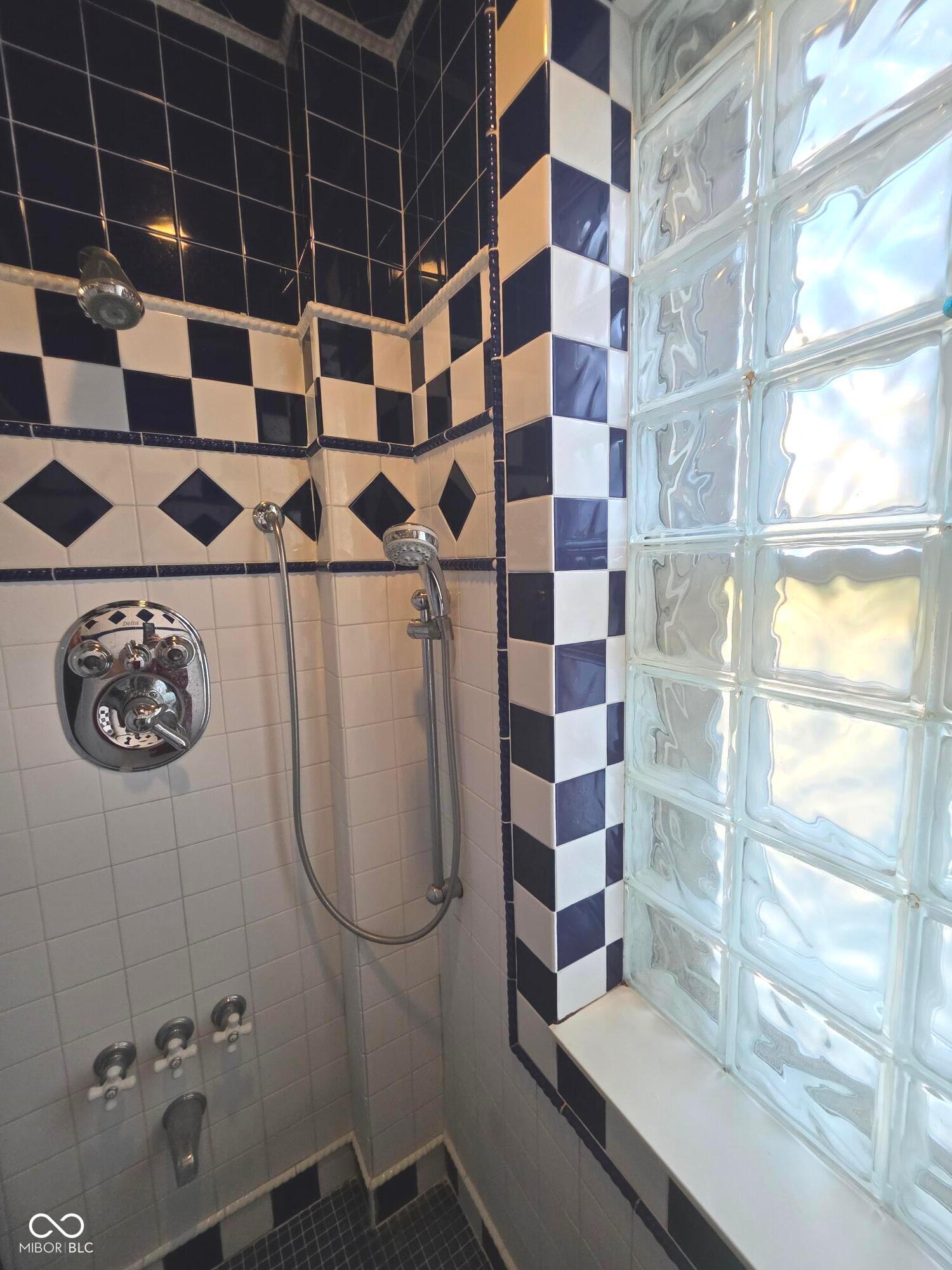 230 E 9th Street Unit: 111